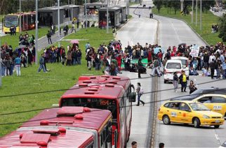 Para derrotar a Santos: Extender el paro y radicalizarlo Unificar y democratizar la negociación