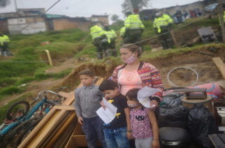 Desalojos en Ciudad Bolívar: Gente sin techo y casas sin gente