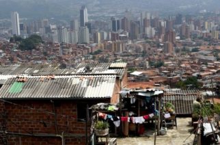 Barrio Pablo Escobar el cual lo van a legalizar. Fotos Henry Agudelo