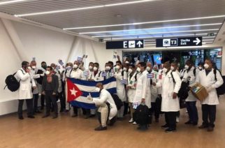 Médicos cubanos: ejemplo internacional de explotación y tercerización laboral de los trabajadores de la salud