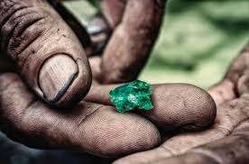 Mineros de las esmeraldas:  Explotados y discriminados