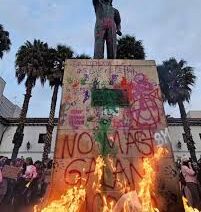 Editorial #8M No lloramos por estatuas, lloramos y luchamos por las desaparecidas y las muertas, si es preciso que todo caiga, que todo arda